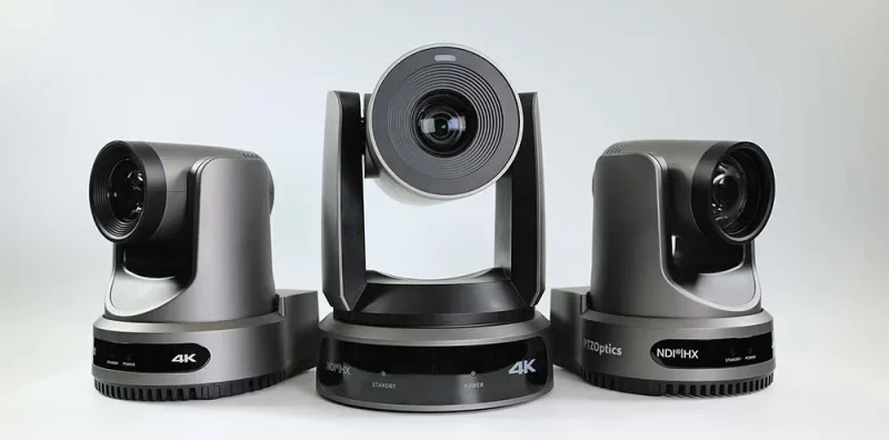 Drie PTZ-camera's naast elkaar tegen een witte achtergrond.